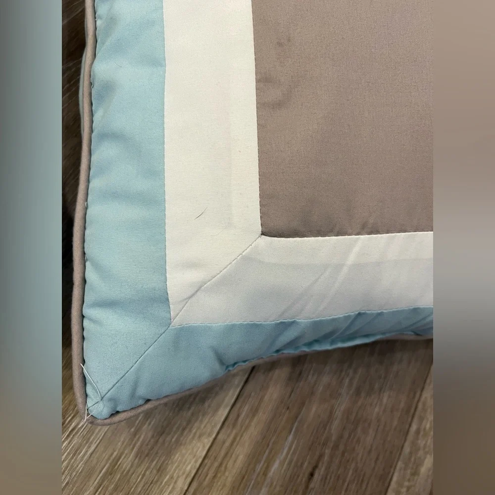 Set of 2 Throw Pillows